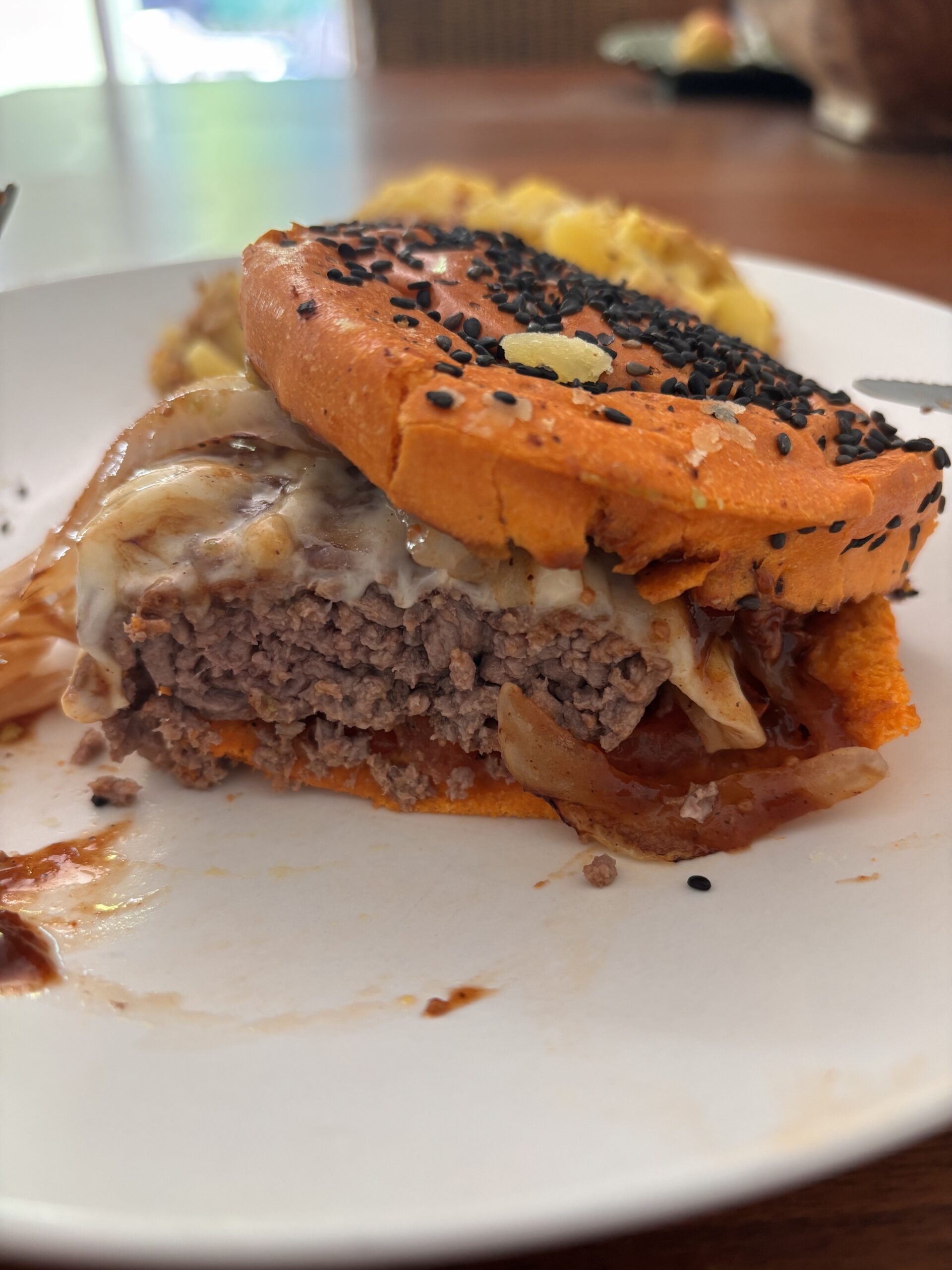 Burger de patate douce, bœuf, brebis et figues rôties