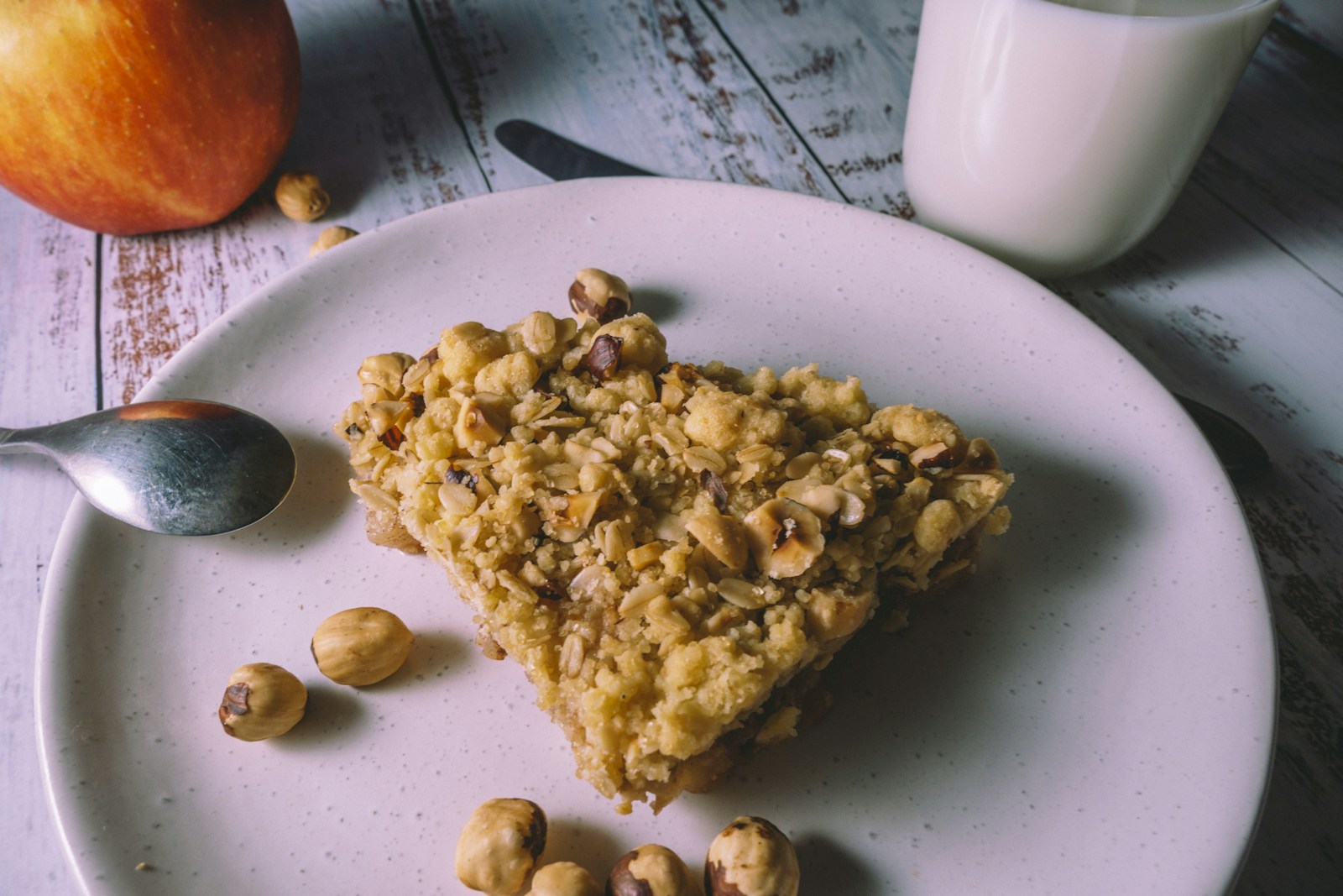 Crumble pomme-poire aux noix et noisettes, sans sucre ajouté
